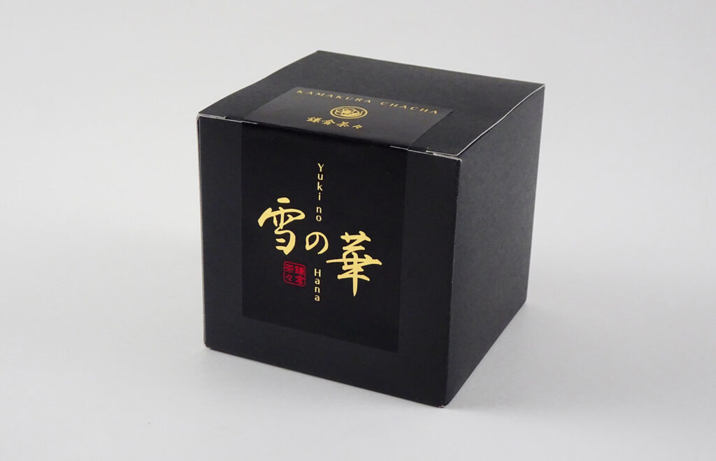 箔押し加工を行いデザイン性も機能性もこだわった高級抹茶の封緘ラベル