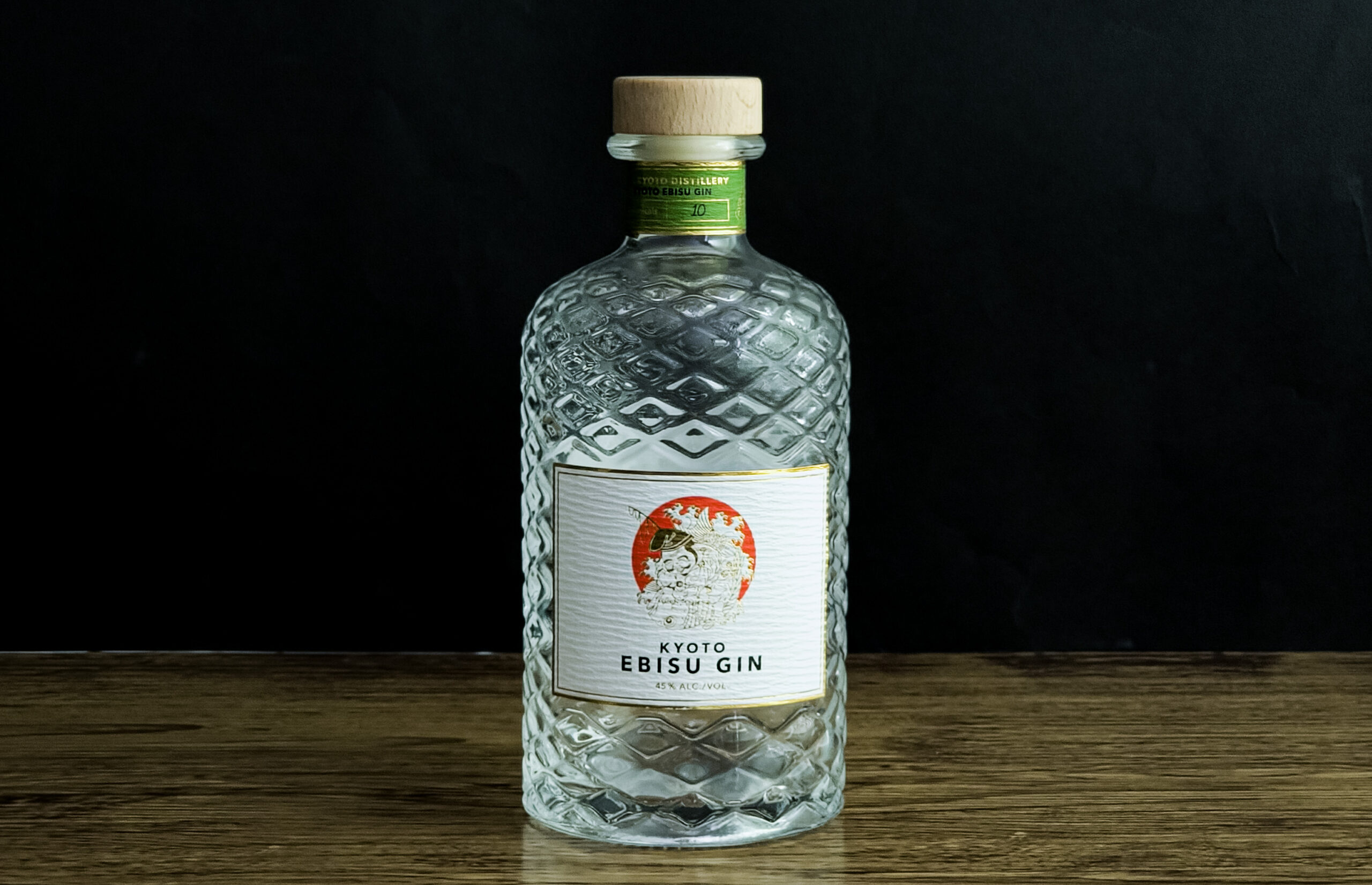 金箔と墨箔で高級感を演出！和紙クレープで和の雰囲気も表現したクラフトジン