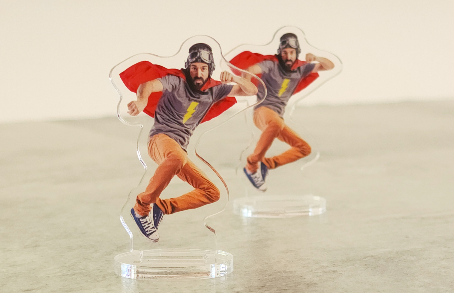 誰でも簡単に制作！写真データだけで制作できるアクリルスタンド