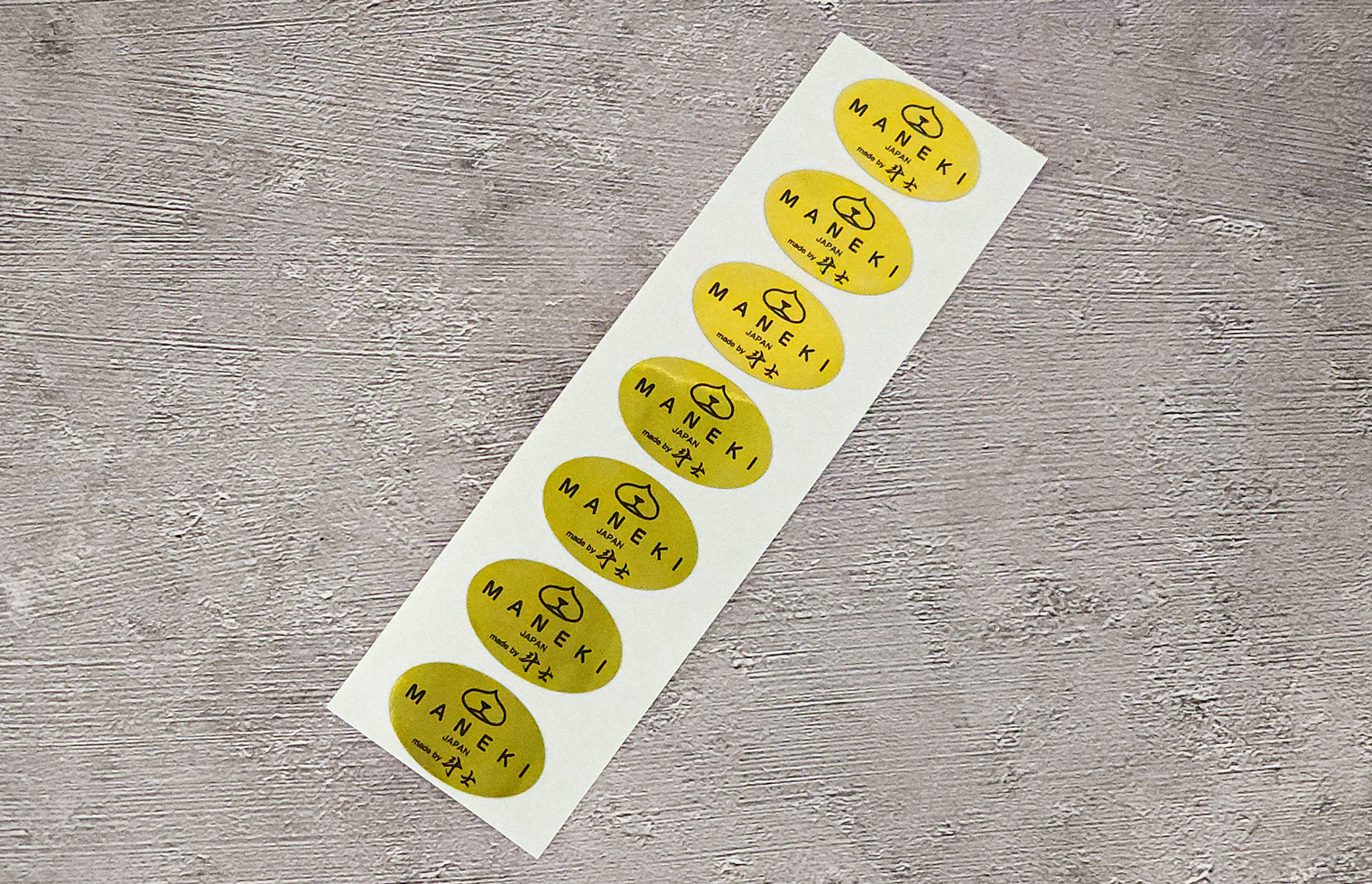 凹凸感のある陶器にも貼れる！剥がれにくいオリジナルシールを制作